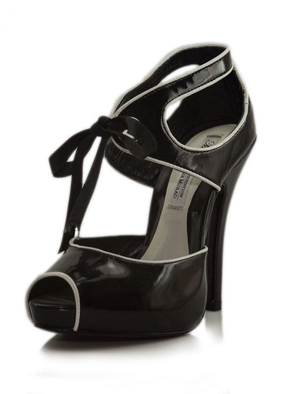 Siyah Rugan Gizli Platform Topuklu Ayakkabı